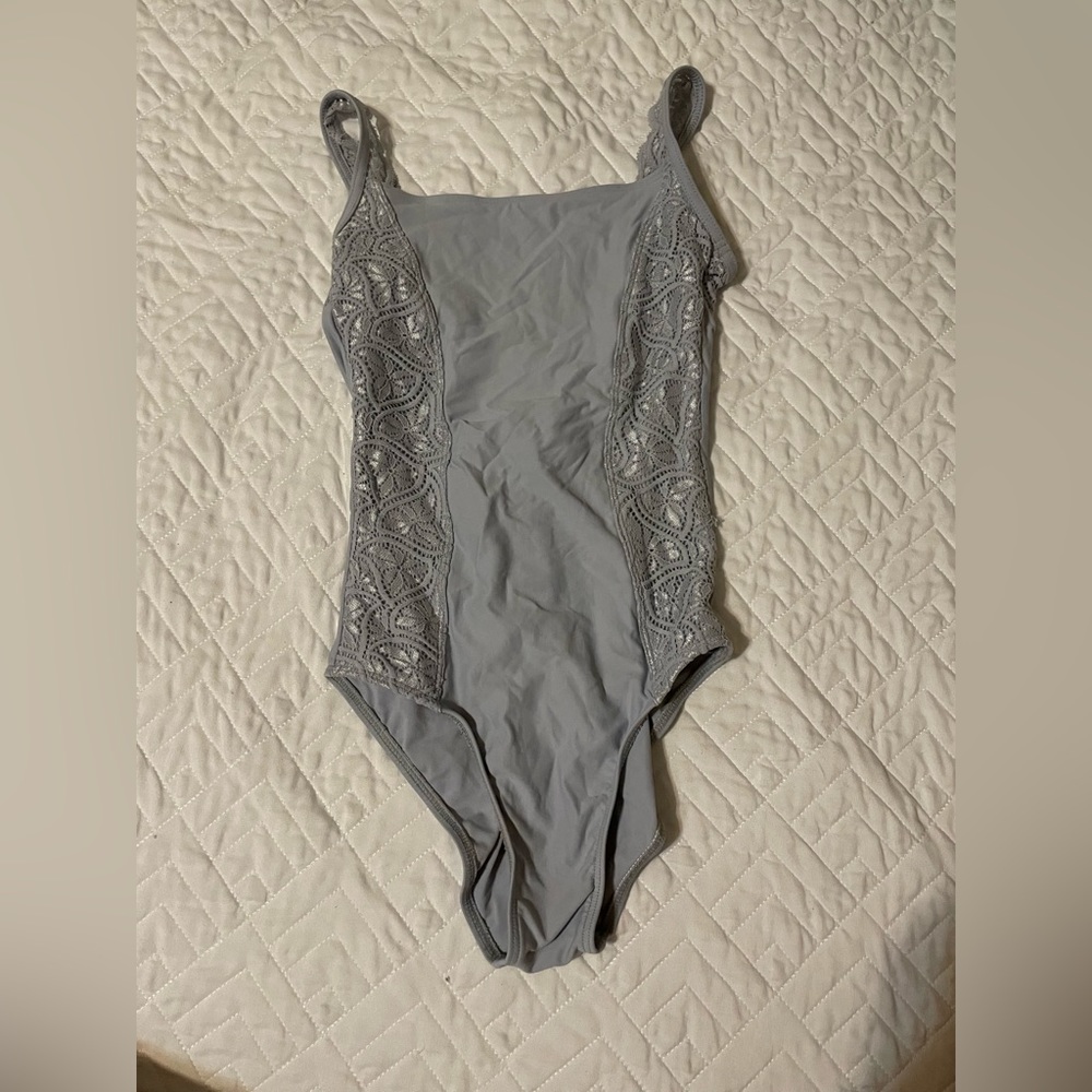 Wear Moi ‘Evidence’ Leo